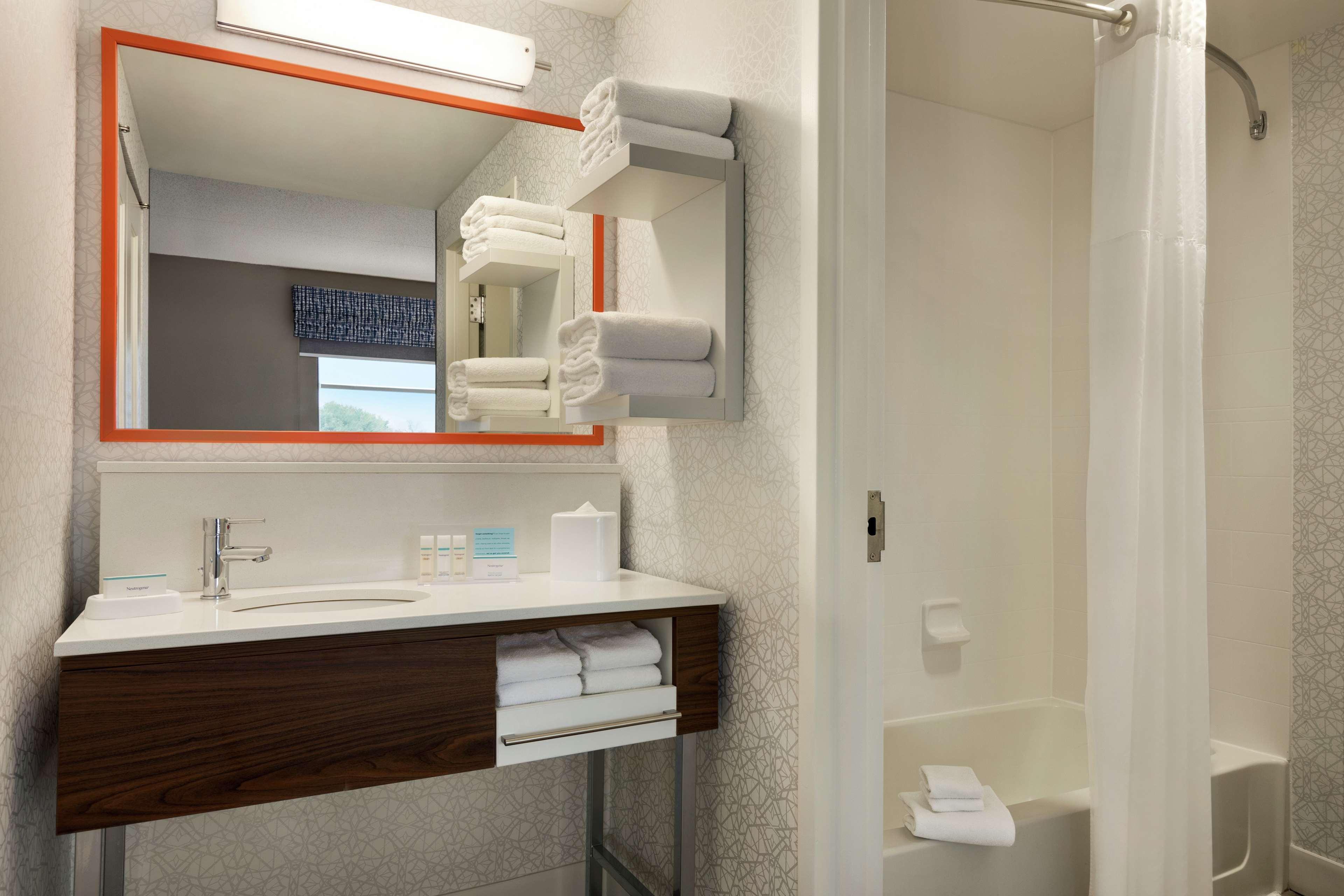 Hampton Inn & Suites Frederick/Fort Detrick Esterno foto